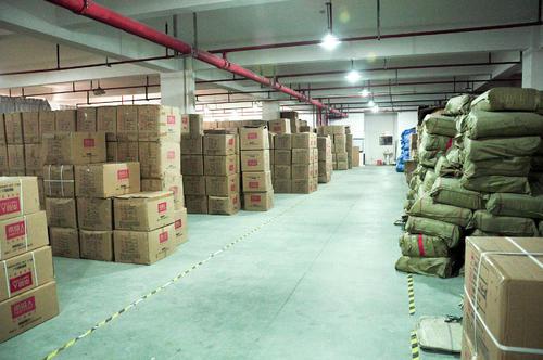 中國(guó)真正的貼牌巨頭,沒(méi)有工廠沒(méi)有門(mén)店,僅靠 搬運(yùn) 年賺40億